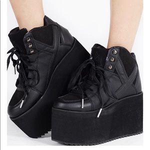 YRU Qozmo Hi-Black Platform Sneakers